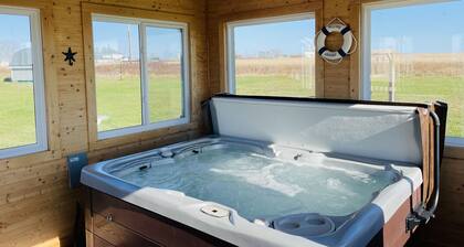 The rest is in Anne's land! - Hot tub, Kayaks Centrally located, stunning views.