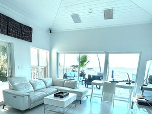 スマートテレビ、DVD プレーヤー、書庫、ステレオ