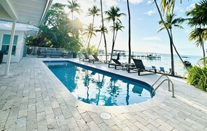 Et oppvarmet basseng