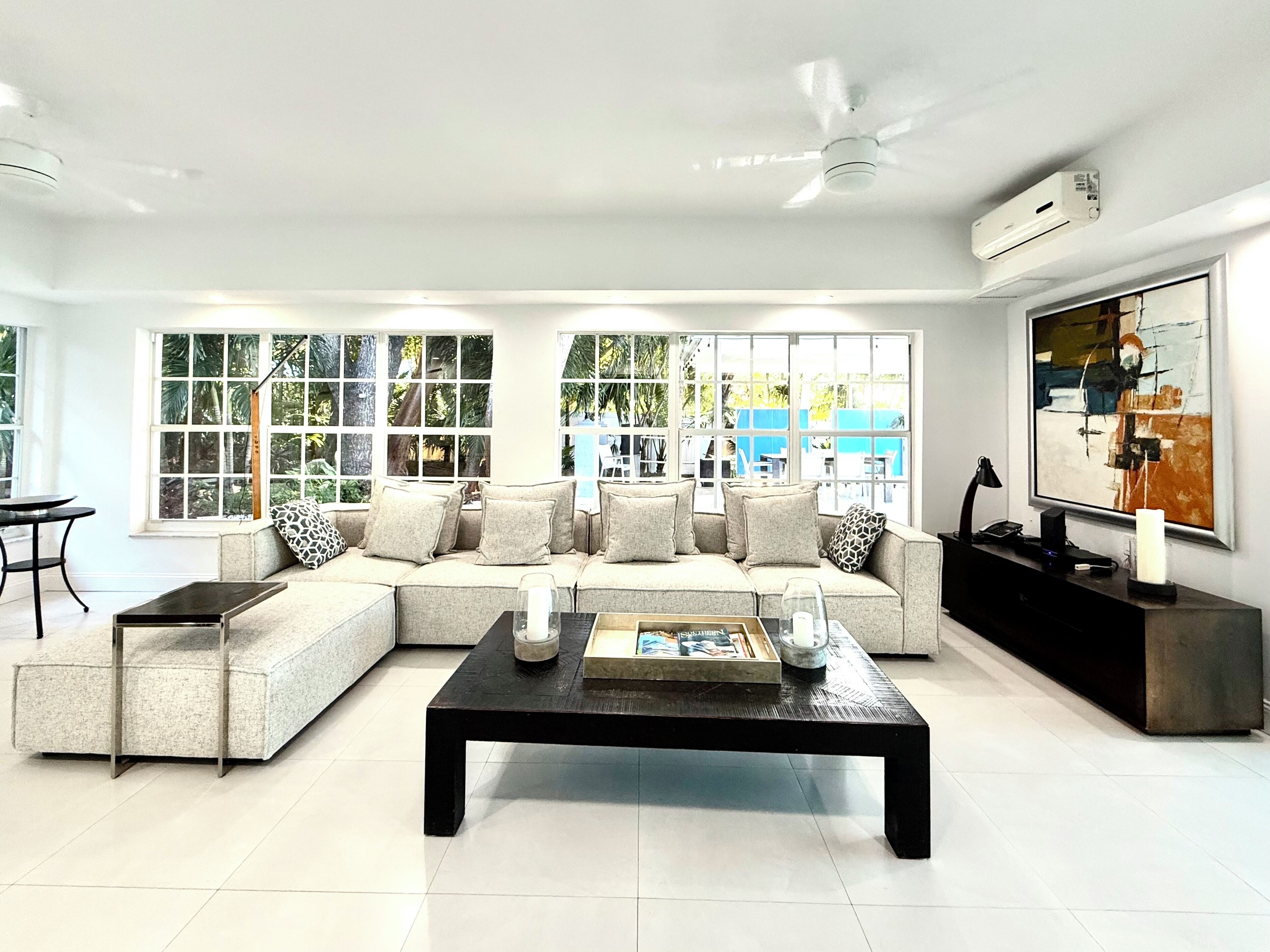 Smart TV, DVD player, books, stereo