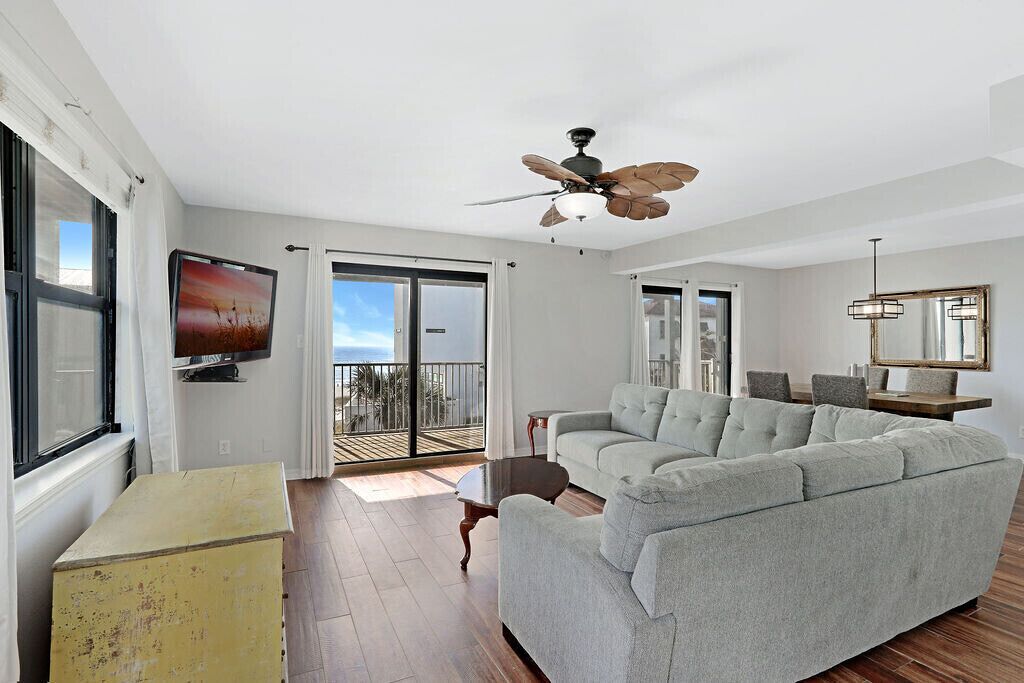 Large open living area
Beautiful Gulf Side Panoramic Views