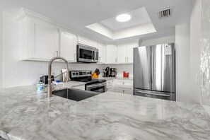 Fridge, microwave, oven, stovetop - Orange Beach, Gulf Beach Views! Awesome Beach Location! Beautifully modeled. (Orange Beach)