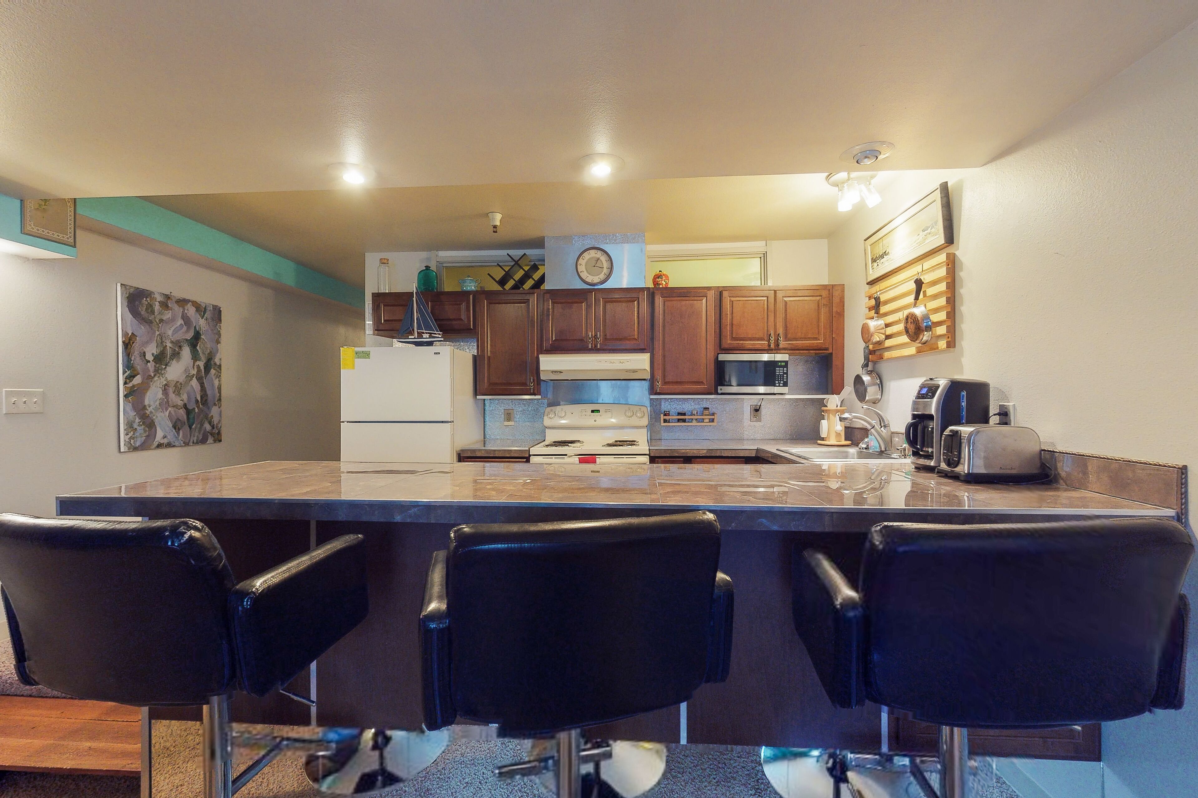 Updated ski-in/ski-out condo with game room & sauna