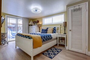 3 bedrooms, desk, iron/ironing board, WiFi