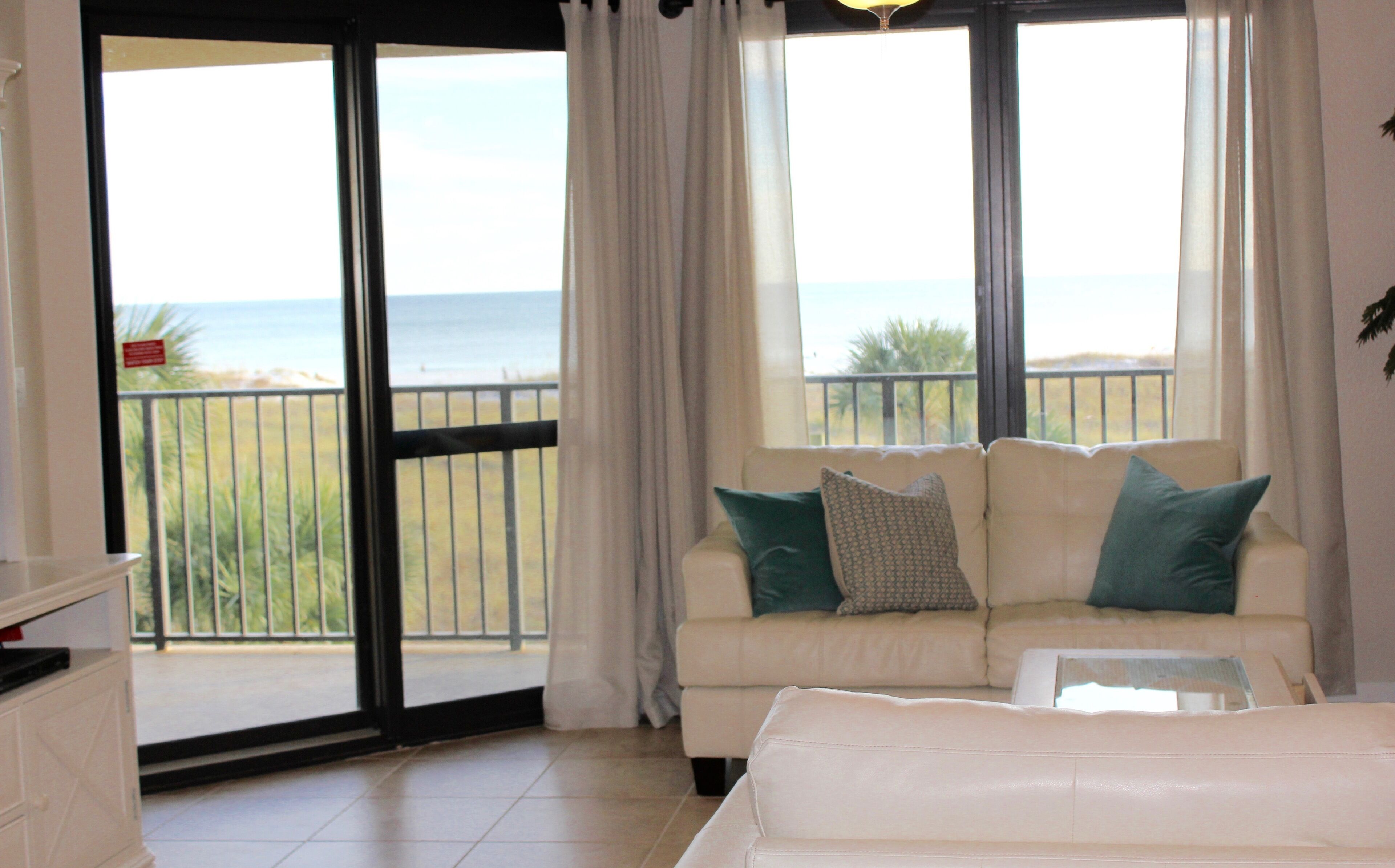 Gulf front Condo, 3-BR, newly remodeled, Sleeps 10. book now!!