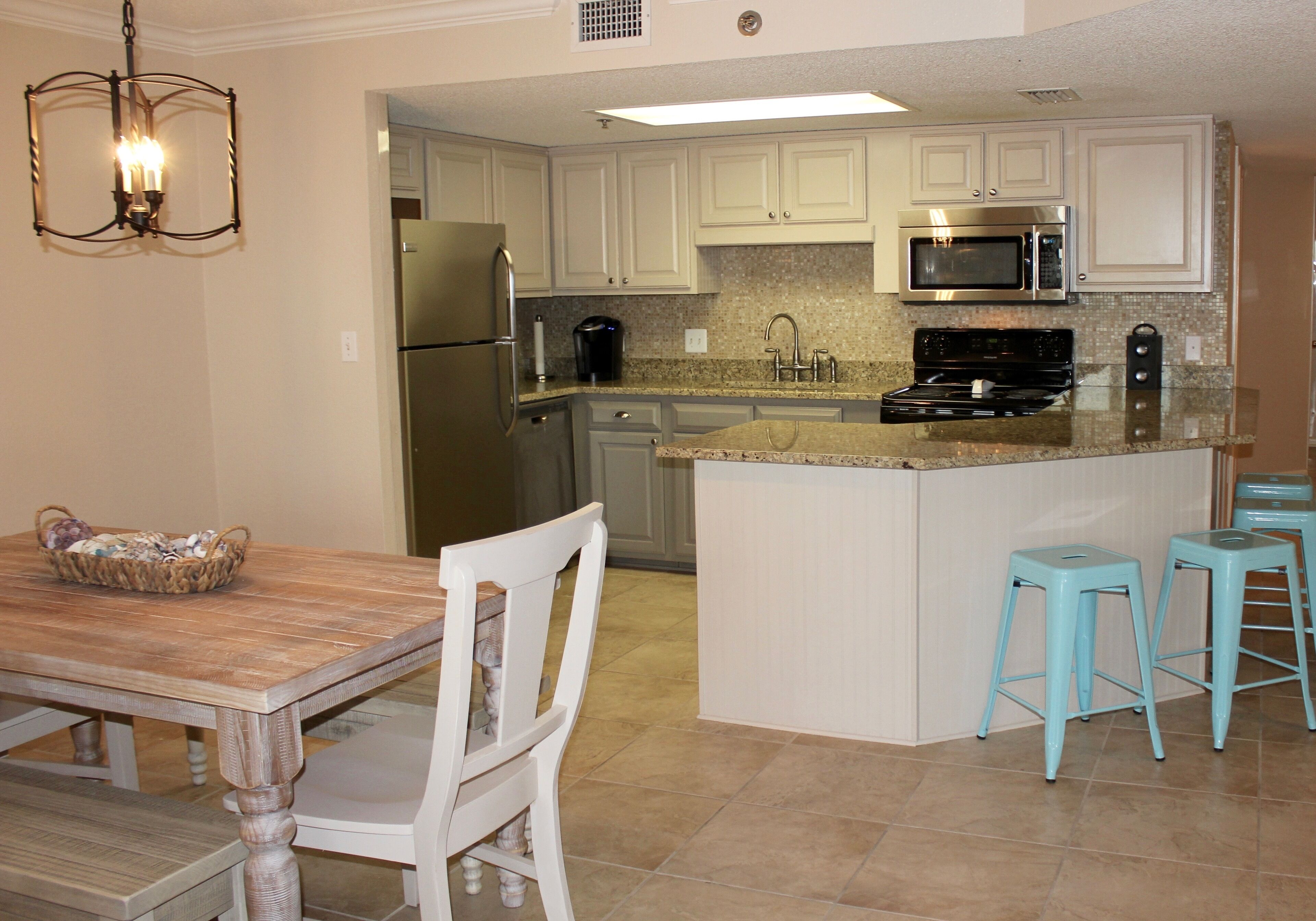 Gulf front Condo, 3-BR, newly remodeled, Sleeps 10. book now!!