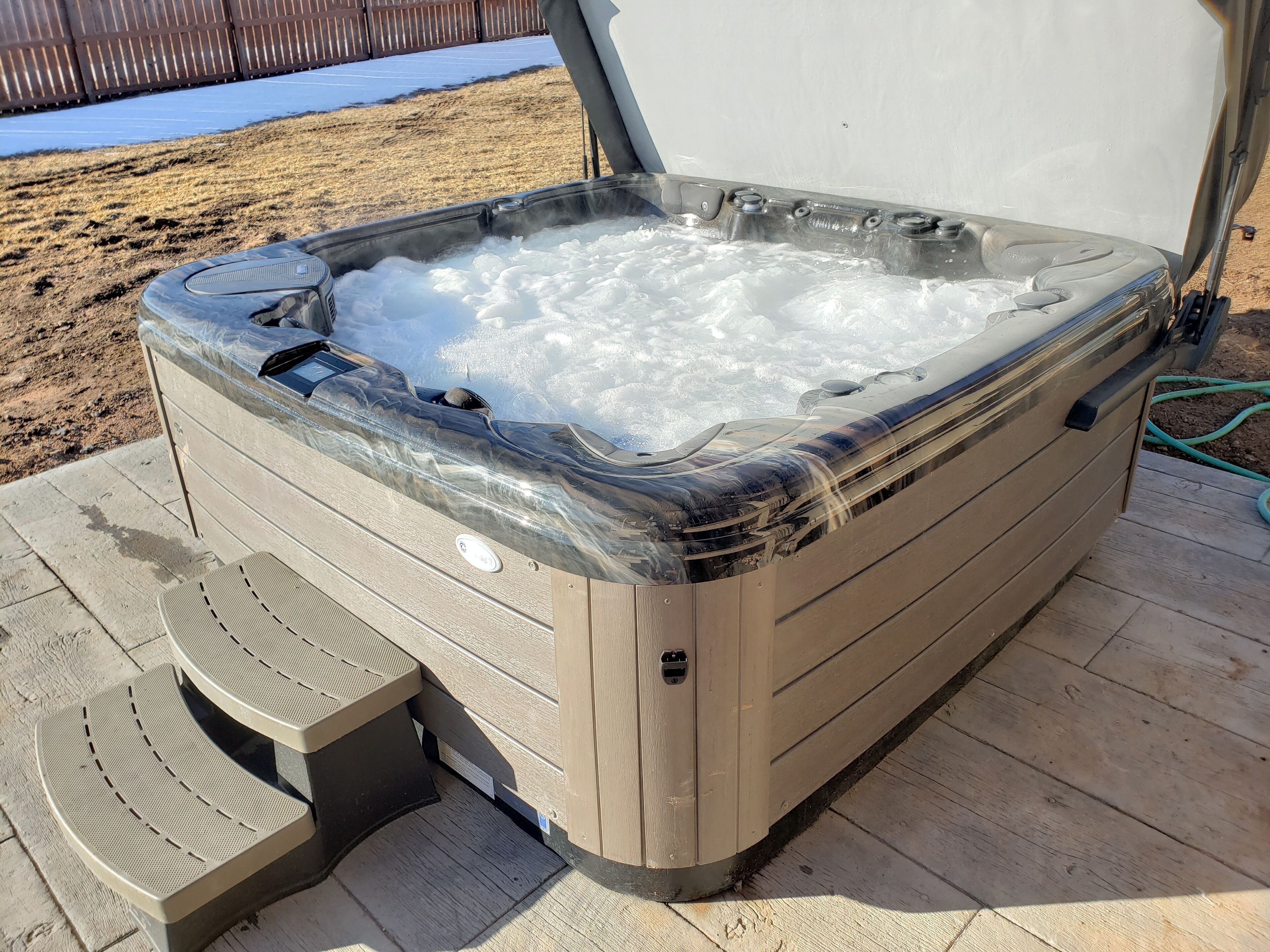 Outdoor spa tub