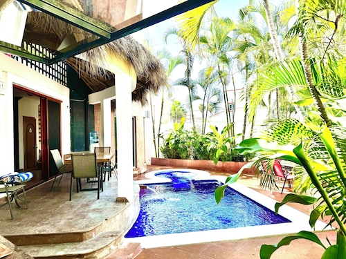 CASA CANTO Rocío, a 6brm family villa with  pool, steps to restaurants and shops