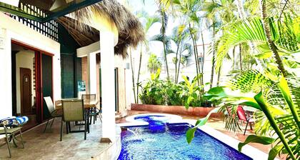 CASA CANTO Rocío, a 6brm family villa with pool, steps to restaurants and shops