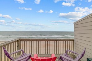 Property grounds - Oceanfront Pet Friendly Oasis - Discounted Apr/May Dates Available! (North Topsail Beach)