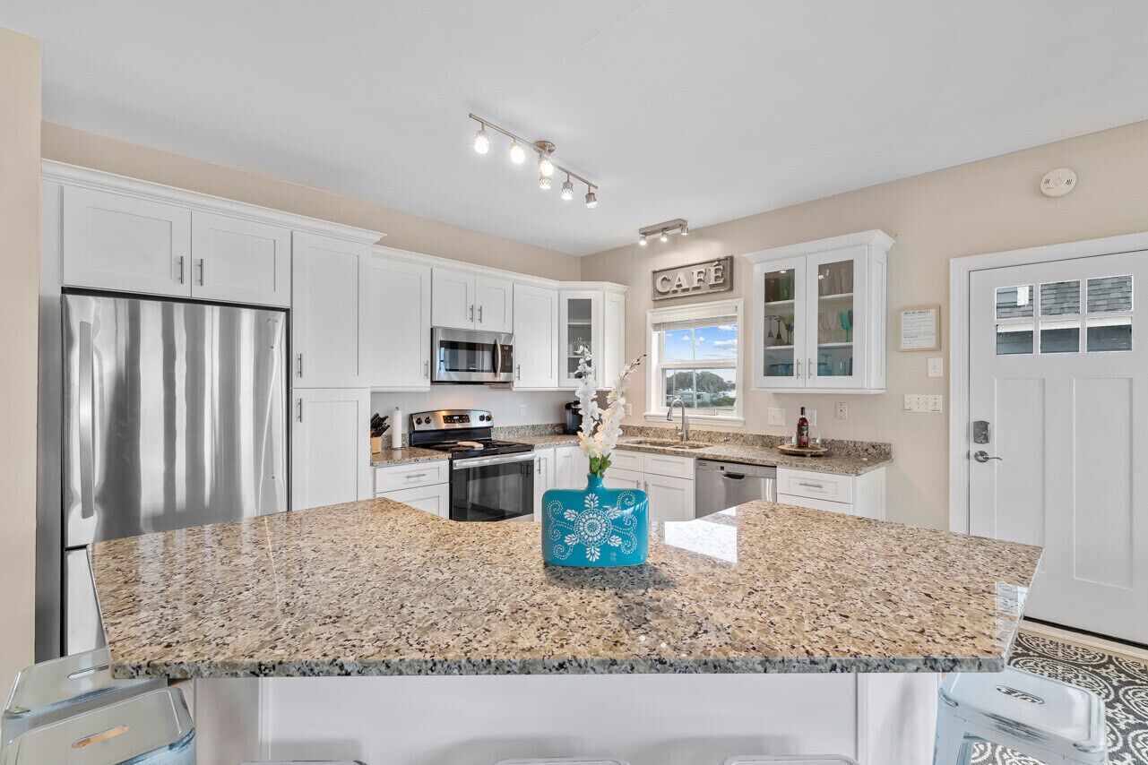 8/26-9/2 Available at Reduced Rate! 5 BD/ 3BA Oceanfront!