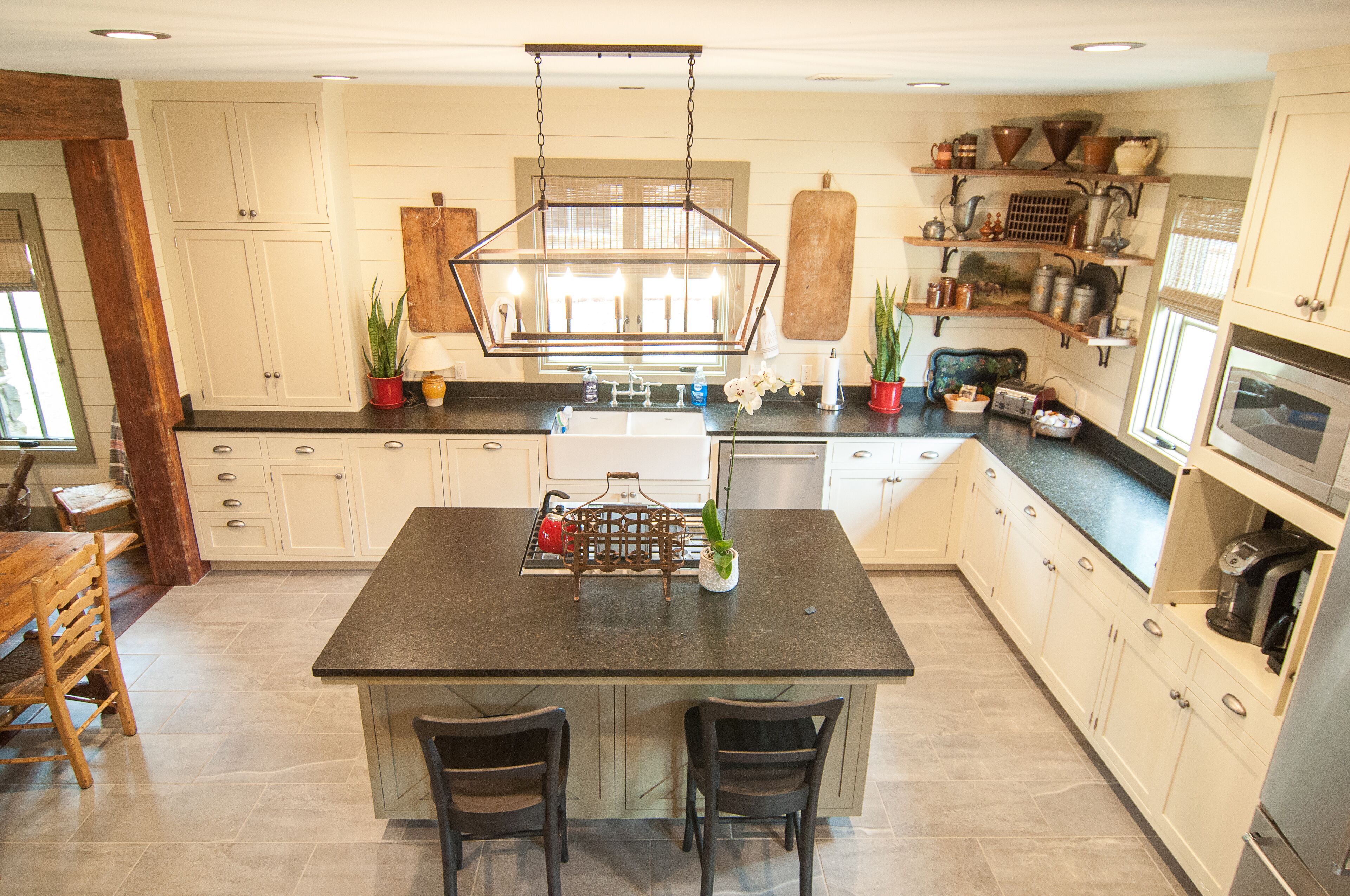 Whippoorwill Haus is 2.8 miles from Round Top Square!!!