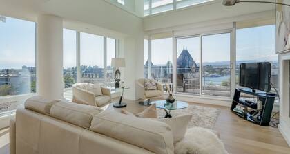 Spacious Splendour-Panoramic Views from 12th Floor Luxury Condo, AC, Pool and Parking