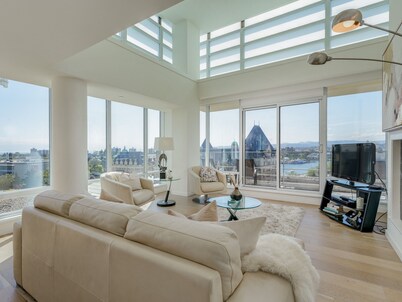 Spacious Splendour-Panoramic Views from 12th Floor Luxury Condo, AC, Pool and Parking