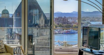 Spacious Splendour-Panoramic Views from 12th Floor Luxury Condo, AC, Pool and Parking