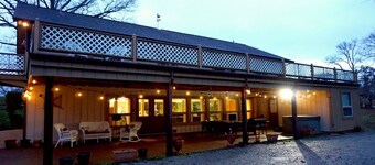 Wild Vines Log Cabin .5miles from Ky Lake, Hot Tub, Pool Table, 1500sqft Venue!