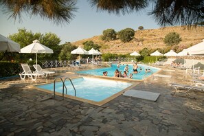 Seasonal outdoor pool, open 10:00 AM to 8:00 PM, sun loungers - Akti Hotel & Apartments (Lesvos)
