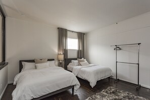 Individuelt dekorert, individuelt innredet og strykejern/-brett