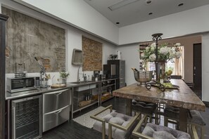 Bar (on property) - Glam Downtown Nashvilel Loft - Sleeps 20 (Nashville)