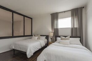 Individuelt dekorert, individuelt innredet og strykejern/-brett