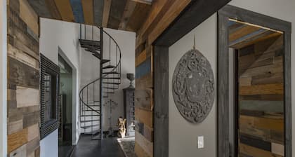 Glam Downtown Nashvilel Loft - Sleeps 20