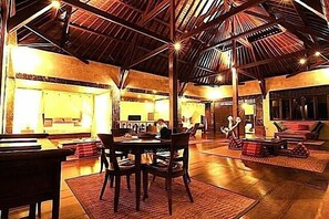 Dining - New Majestic Villa Bali (Gianyar)