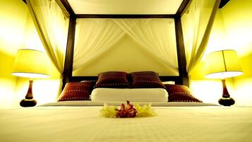 5 bedrooms, iron/ironing board, WiFi, bed sheets
