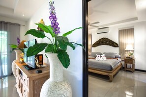 3 chambres, coffres-forts dans les chambres, fer et planche à repasser