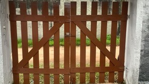 Property grounds - Great House 100 meters from the beach. (UBATUBA)