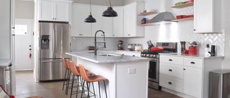 冷蔵庫、電子レンジ、コンロ、食器洗い機