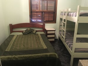 4 bedrooms, desk, free WiFi, wheelchair access