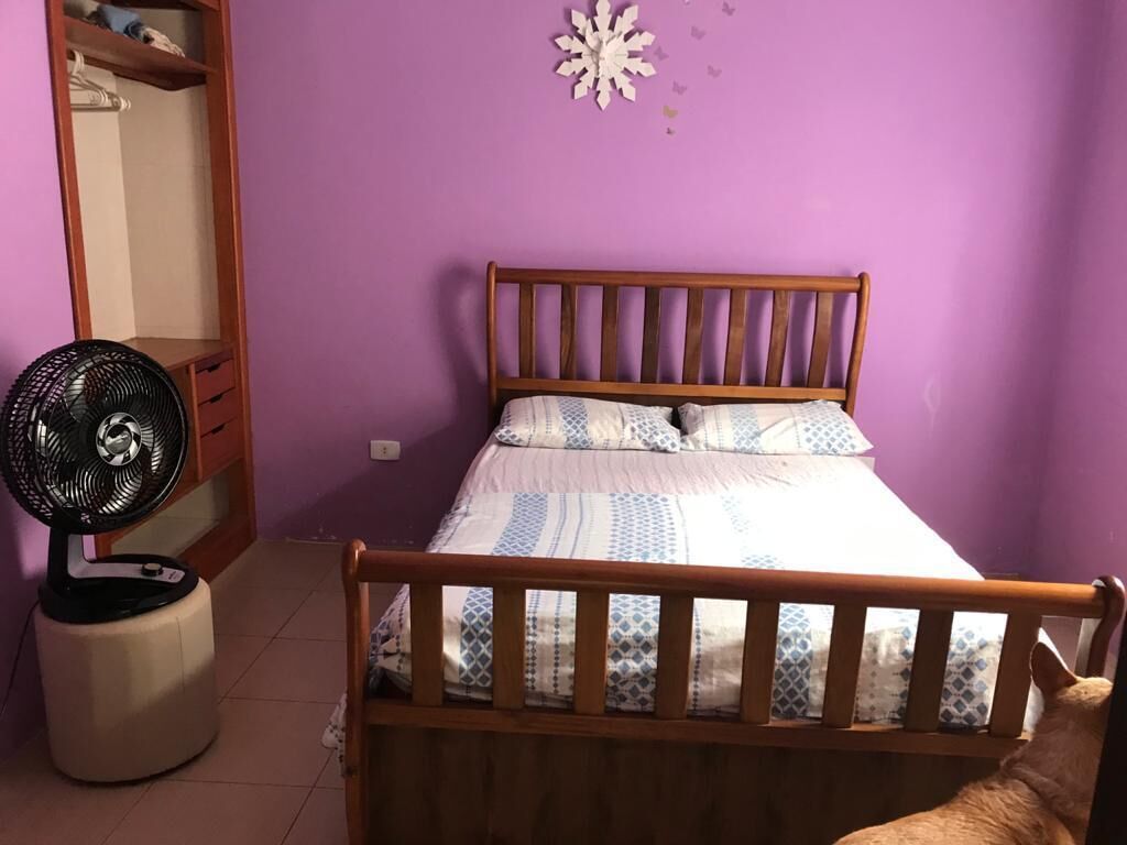 <br>House with pool, large yard, lawn, beautiful views of the mountains.