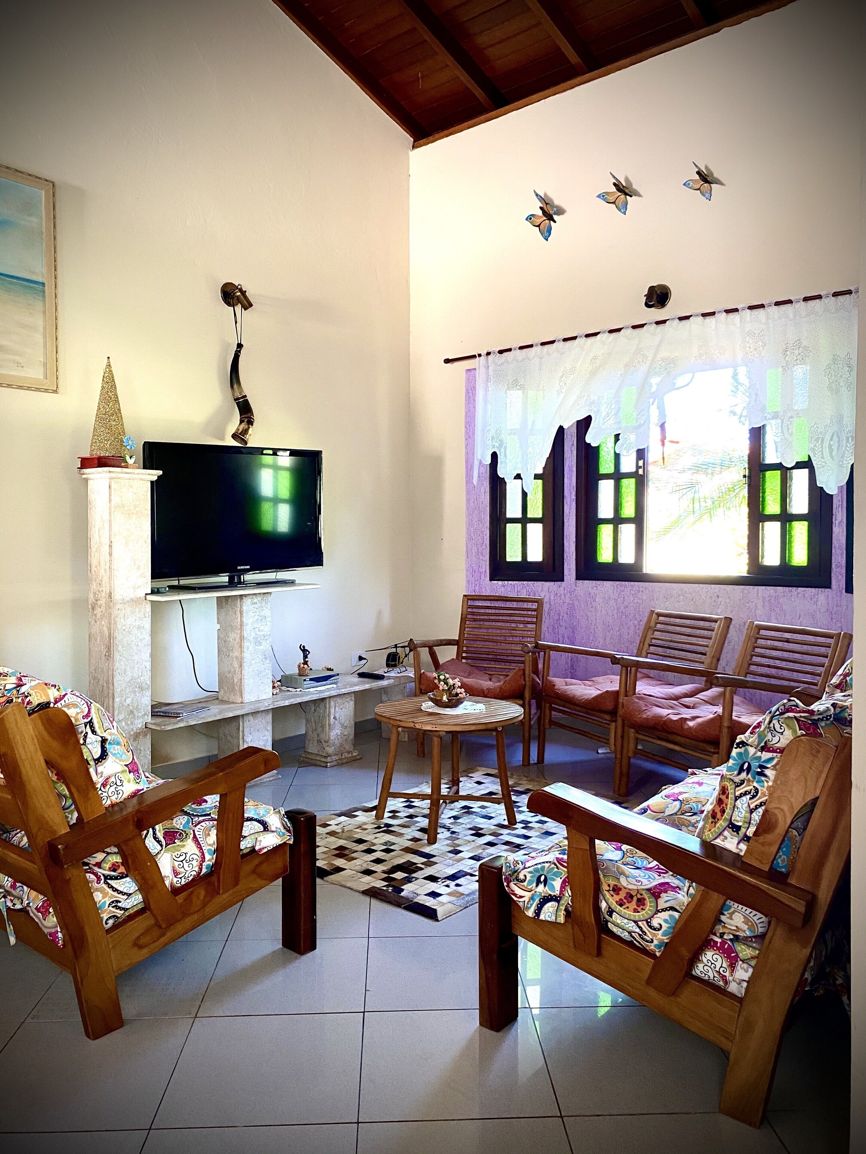 <br>House with pool, large yard, lawn, beautiful views of the mountains.