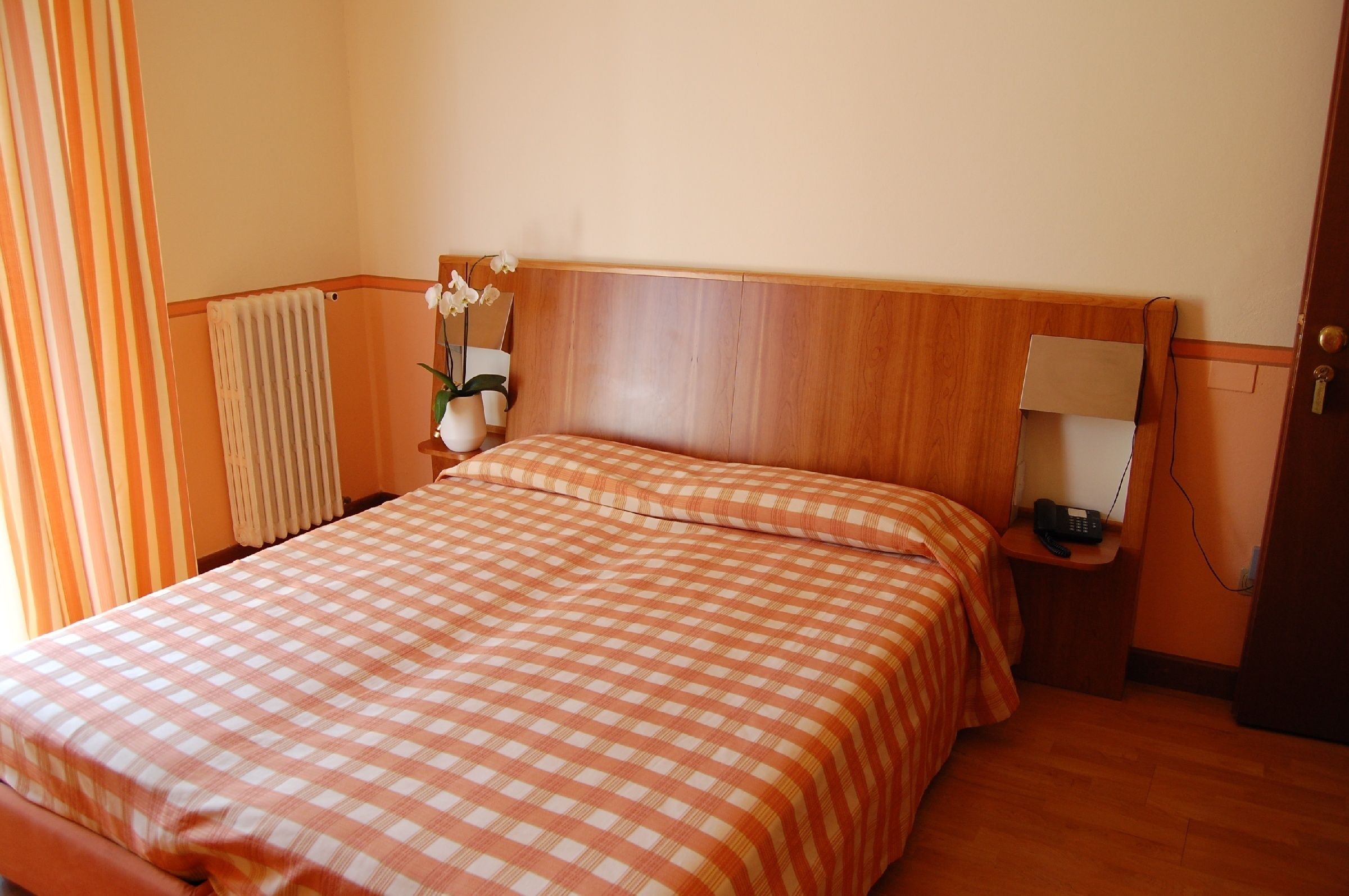 junior suite | 1 bedroom, free cots/infant beds, free wifi, bed sheets