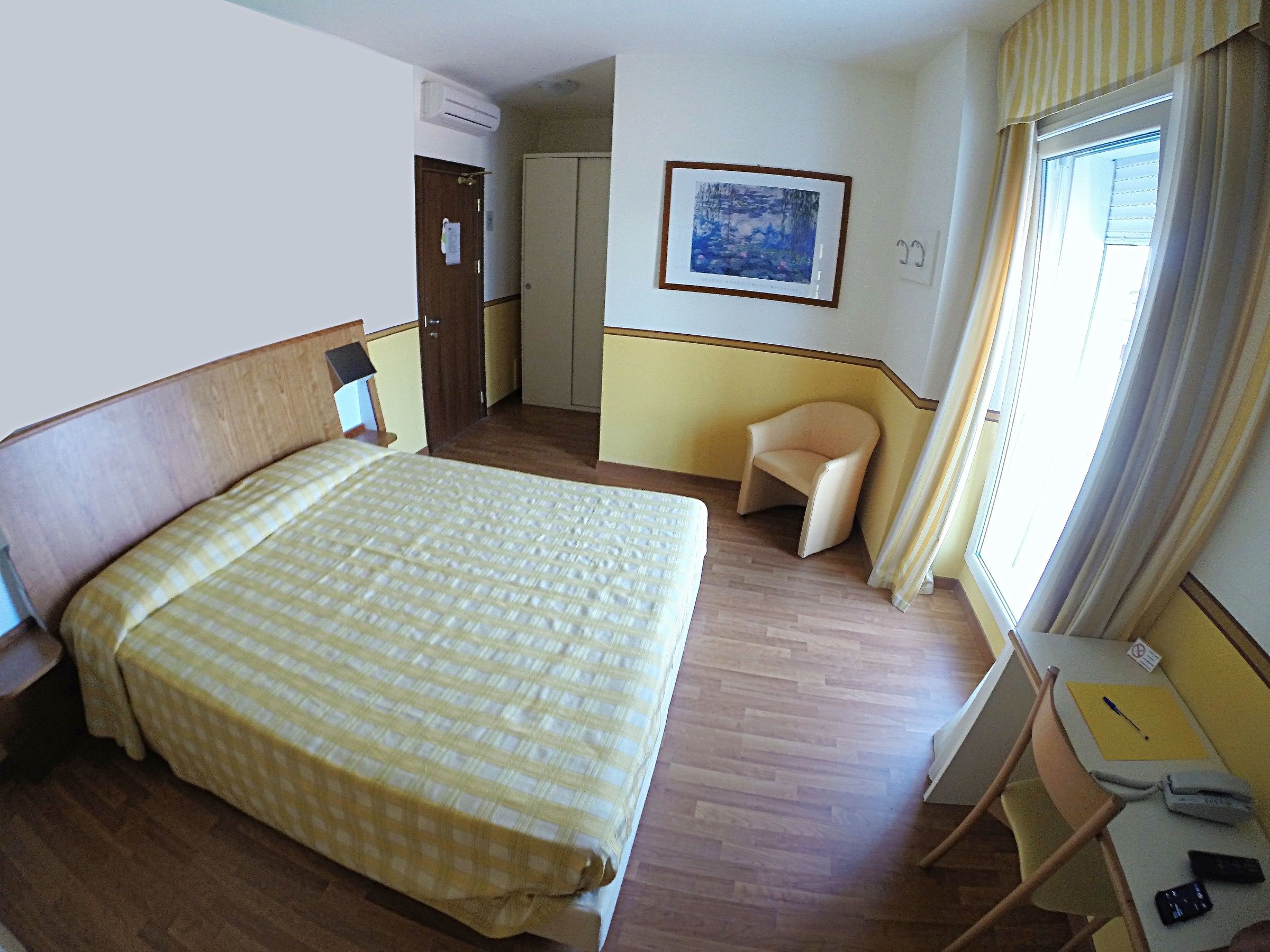 junior suite | 1 bedroom, free cots/infant beds, free wifi, bed sheets