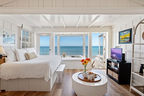 Romantic Oceanfront Studio With Private Deck | Right On The Sand!