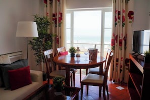 Dining - Porta DA Vila (Lagos)