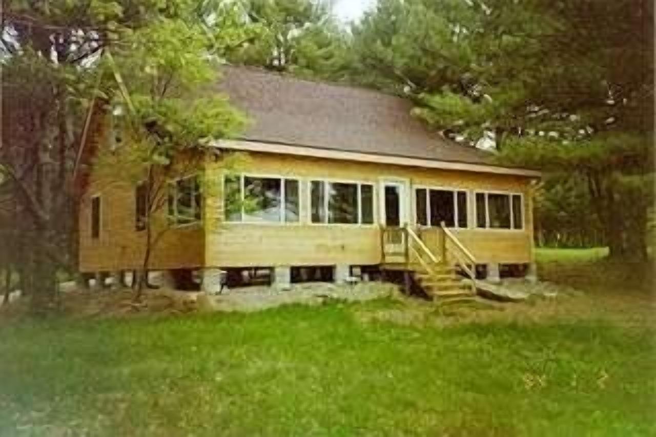 2004 Cottage, Secluded Lakefront on 350 Acres