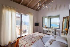 4 bedrooms, in-room safe, iron/ironing board, WiFi