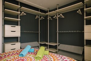 1 dormitorio, tabla de planchar con plancha, wifi gratis y ropa de cama