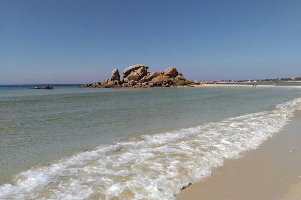 Apartment in Corrubedo with sea views. 40 mts to the beach.