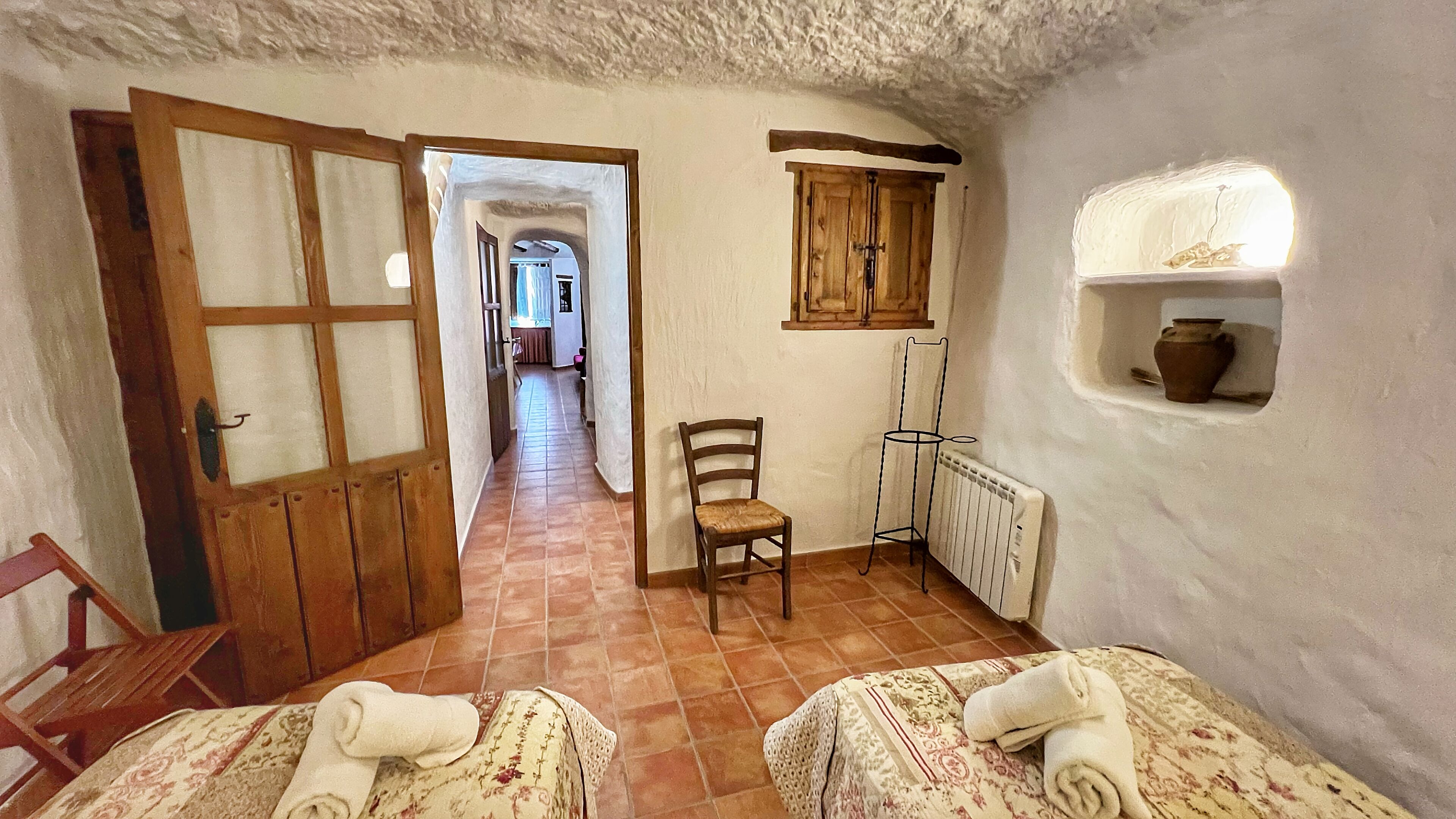 1 slaapkamer, een strijkplank/strijkijzer, gratis wifi, beddengoed