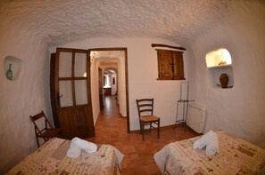 1 chambre, fer et planche à repasser, Wi-Fi gratuit, draps fournis