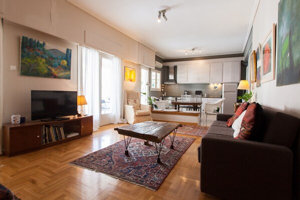 TV, video library, stereo