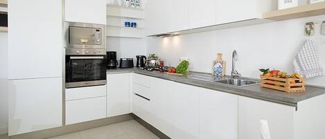 Réfrigérateur, micro-ondes, four, lave-vaisselle