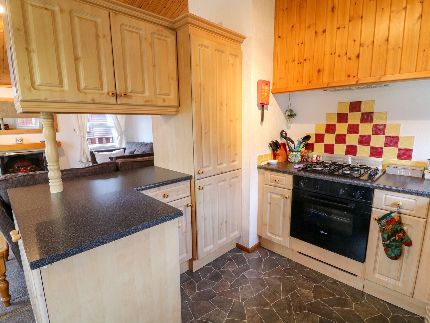 THE CEDARS, pet friendly, with pool in South Lakeland Leisure Village