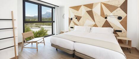 1 dormitori, caixa forta a l'habitació i planxa i posts de planxar