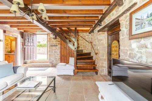 House next door in Barcenaciones