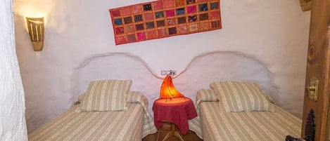 1 chambre, fer et planche Ă repasser, draps fournis