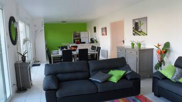 PöytÀtennispöytÀ